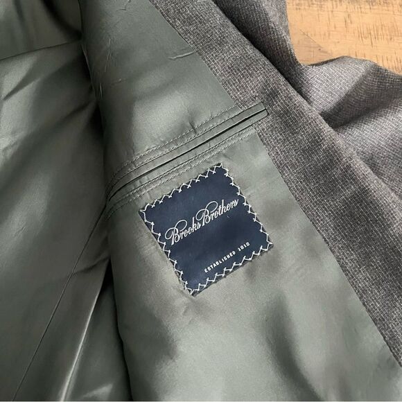 Brooks Brothers Men's 100% Wool Blazer Two Button Size 44R Sport Coat - Picture 8 of 9